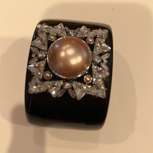 Acrylic henri bendel cuff bracelet nwot